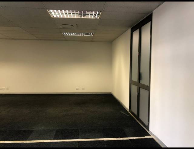 66M² OFFICE TO LET IN HYDE PARK